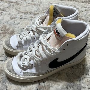Women’s Nike Blazers 7.5